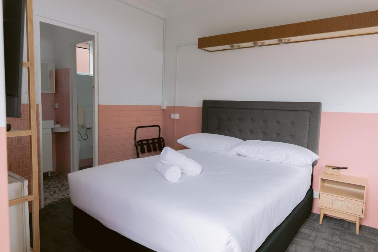 Black Swan Waterfront Motel (Adults Only) Swansea Ngoại thất bức ảnh