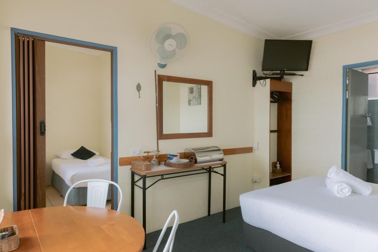 Black Swan Waterfront Motel (Adults Only) Swansea Ngoại thất bức ảnh