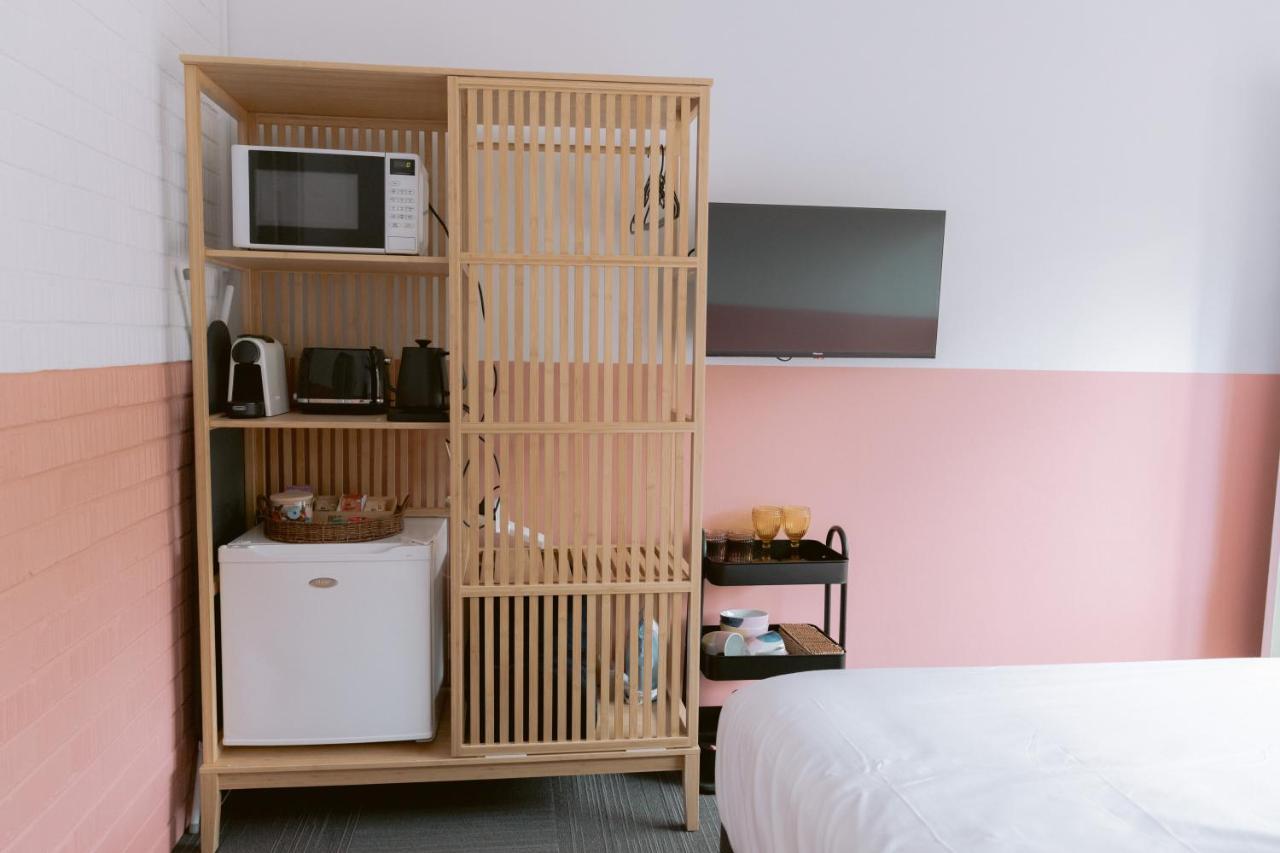 Black Swan Waterfront Motel (Adults Only) Swansea Ngoại thất bức ảnh